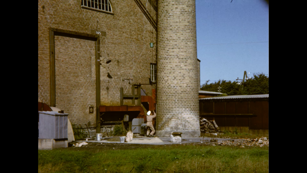 Rydning af briketfabrikken i Lundergaards Mose